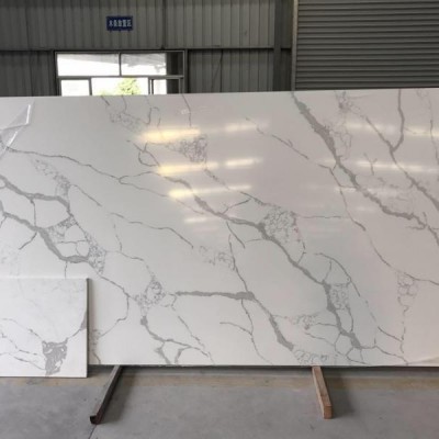 China New Design Affordable Calacatta White Quartz Slabs